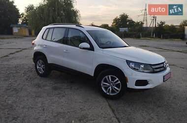 Позашляховик / Кросовер Volkswagen Tiguan 2015 в 