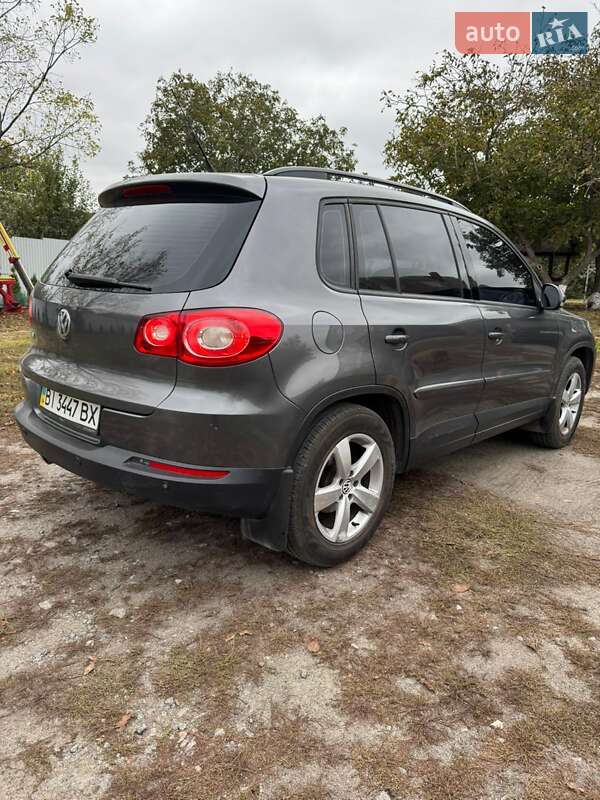 Внедорожник / Кроссовер Volkswagen Tiguan 2011 в Полтаве