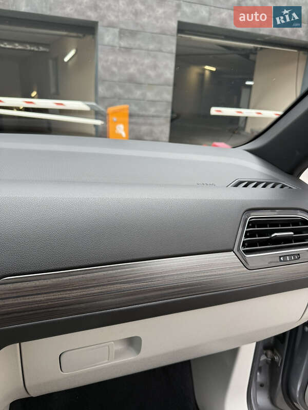 Позашляховик / Кросовер Volkswagen Tiguan 2021 в Києві