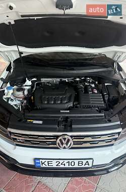 Внедорожник / Кроссовер Volkswagen Tiguan 2019 в 