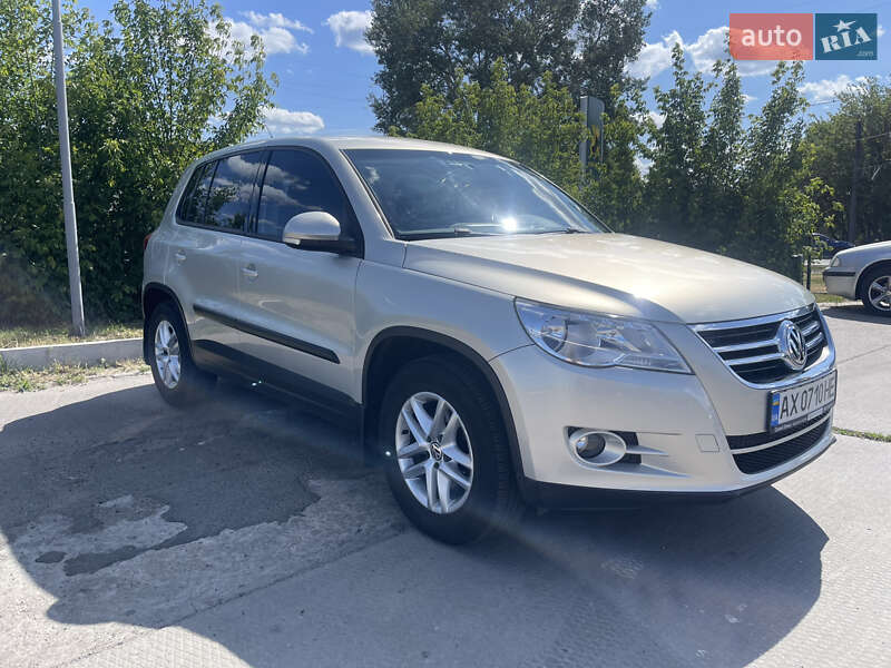 Внедорожник / Кроссовер Volkswagen Tiguan 2010 в 