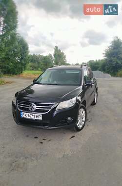 Внедорожник / Кроссовер Volkswagen Tiguan 2010 в Полонном