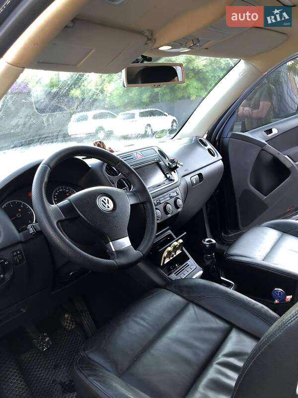 Внедорожник / Кроссовер Volkswagen Tiguan 2008 в Ровно