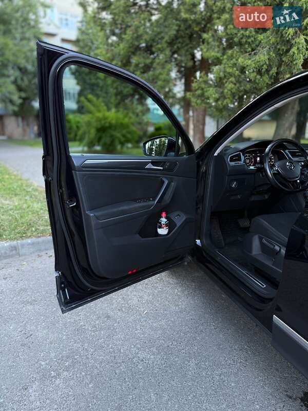 Внедорожник / Кроссовер Volkswagen Tiguan 2017 в Львове