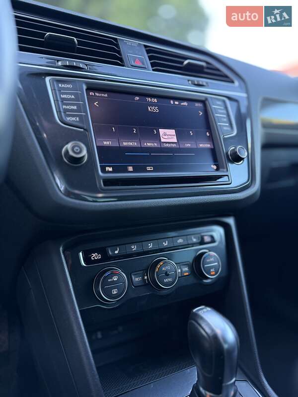 Внедорожник / Кроссовер Volkswagen Tiguan 2017 в Львове