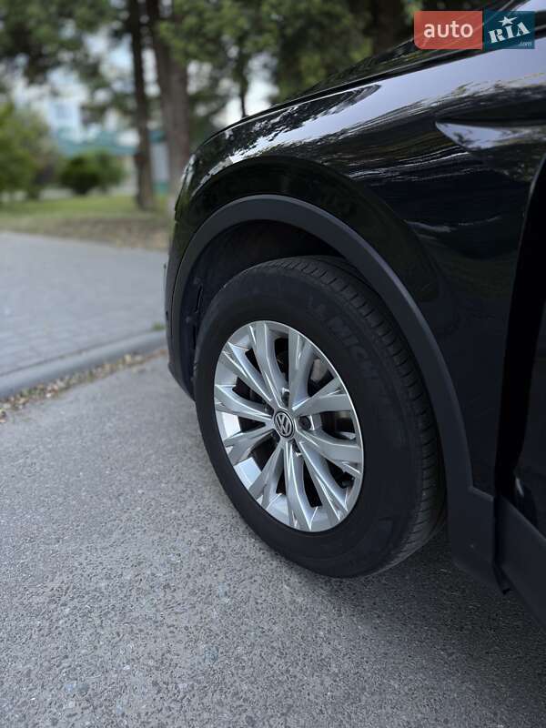Внедорожник / Кроссовер Volkswagen Tiguan 2017 в Львове