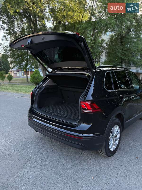Внедорожник / Кроссовер Volkswagen Tiguan 2017 в Львове