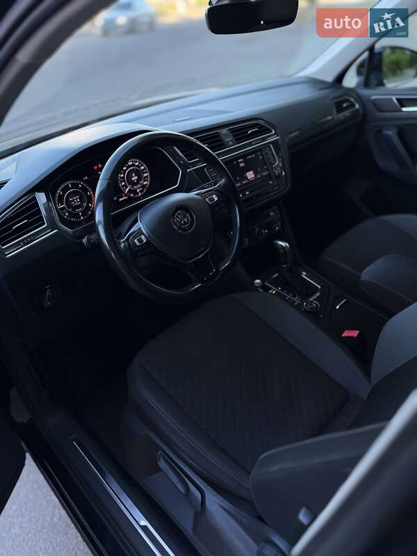 Внедорожник / Кроссовер Volkswagen Tiguan 2017 в Львове