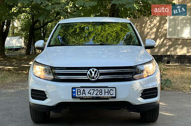 Внедорожник / Кроссовер Volkswagen Tiguan 2017 в 