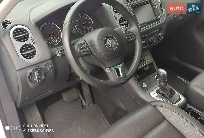 Внедорожник / Кроссовер Volkswagen Tiguan 2015 в Харькове