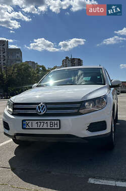 Внедорожник / Кроссовер Volkswagen Tiguan 2016 в Киеве