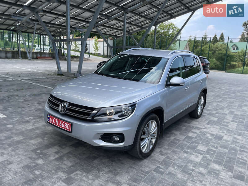 Внедорожник / Кроссовер Volkswagen Tiguan 2015 в 