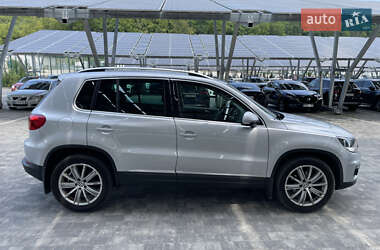 Внедорожник / Кроссовер Volkswagen Tiguan 2015 в 