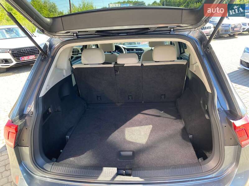 Внедорожник / Кроссовер Volkswagen Tiguan 2017 в Львове