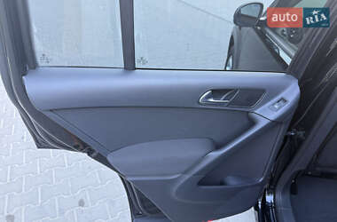 Внедорожник / Кроссовер Volkswagen Tiguan 2012 в 