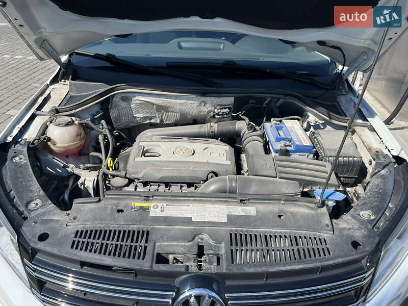 Внедорожник / Кроссовер Volkswagen Tiguan 2017 в Звягеле