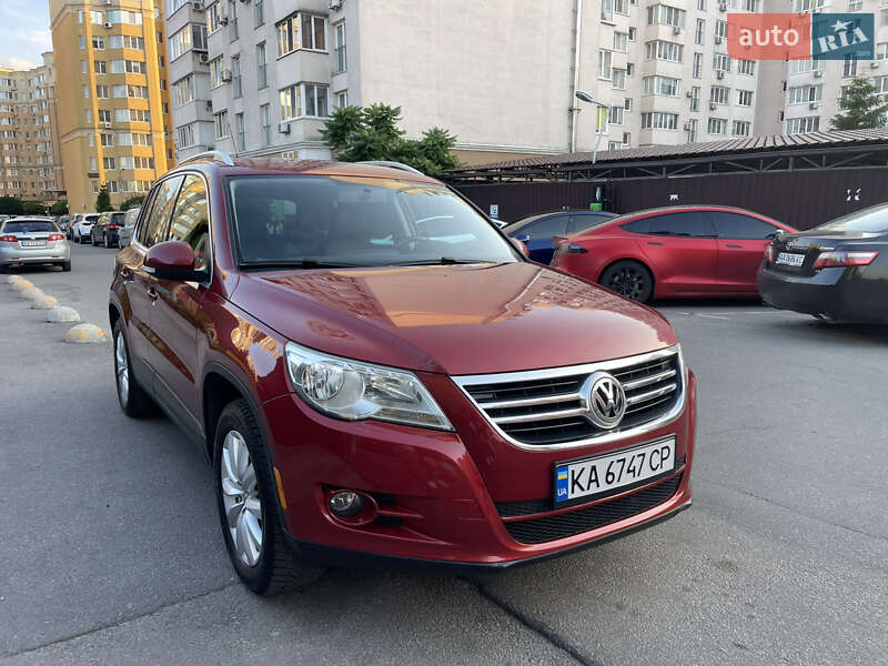 Внедорожник / Кроссовер Volkswagen Tiguan 2011 в 