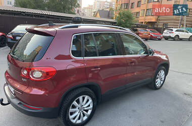 Внедорожник / Кроссовер Volkswagen Tiguan 2011 в 