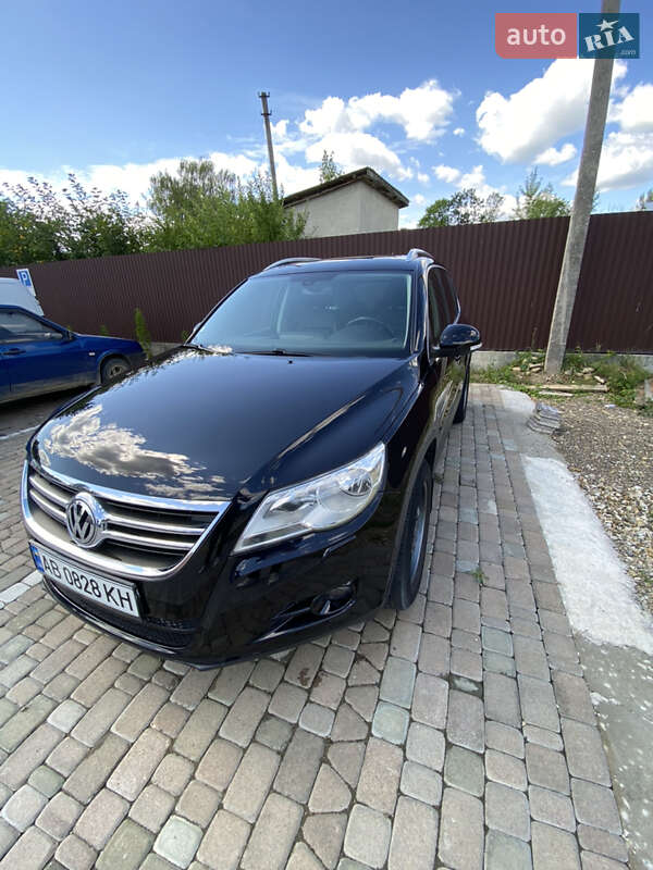 Внедорожник / Кроссовер Volkswagen Tiguan 2011 в Черновцах