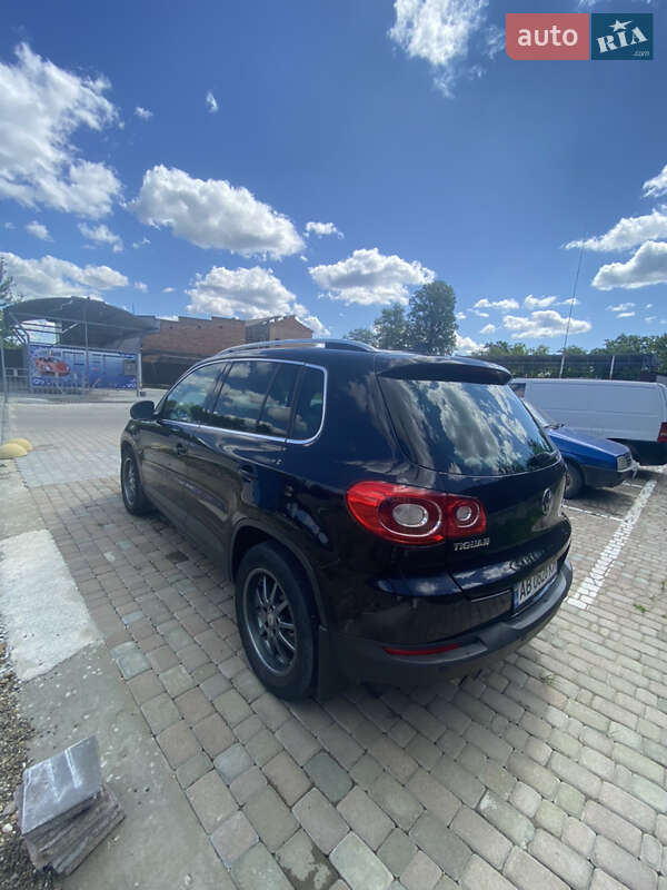 Внедорожник / Кроссовер Volkswagen Tiguan 2011 в Черновцах
