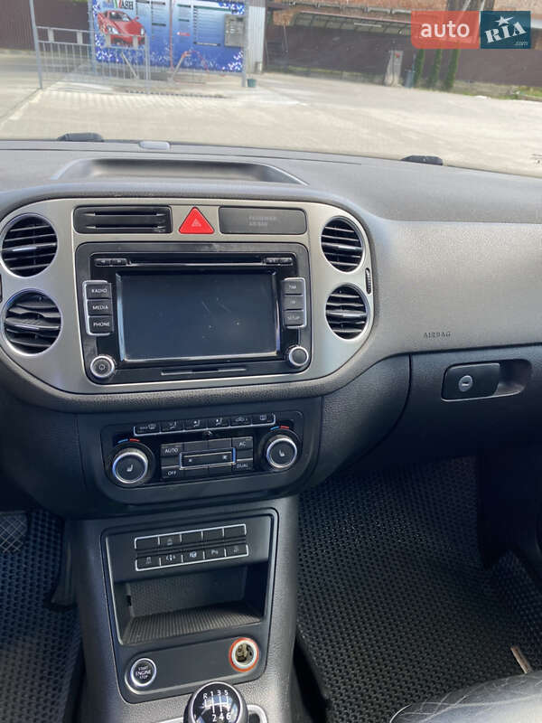 Внедорожник / Кроссовер Volkswagen Tiguan 2011 в Черновцах