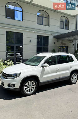 Внедорожник / Кроссовер Volkswagen Tiguan 2012 в 