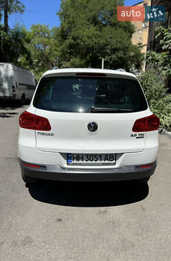 Внедорожник / Кроссовер Volkswagen Tiguan 2012 в 