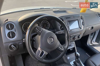 Позашляховик / Кросовер Volkswagen Tiguan 2016 в 