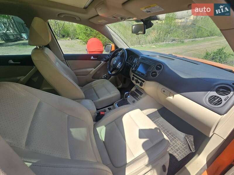 Внедорожник / Кроссовер Volkswagen Tiguan 2015 в Львове