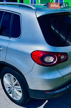 Внедорожник / Кроссовер Volkswagen Tiguan 2011 в 