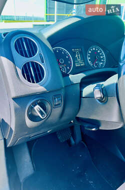 Внедорожник / Кроссовер Volkswagen Tiguan 2011 в 