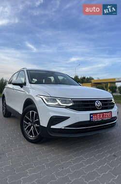 Внедорожник / Кроссовер Volkswagen Tiguan 2021 в Бродах