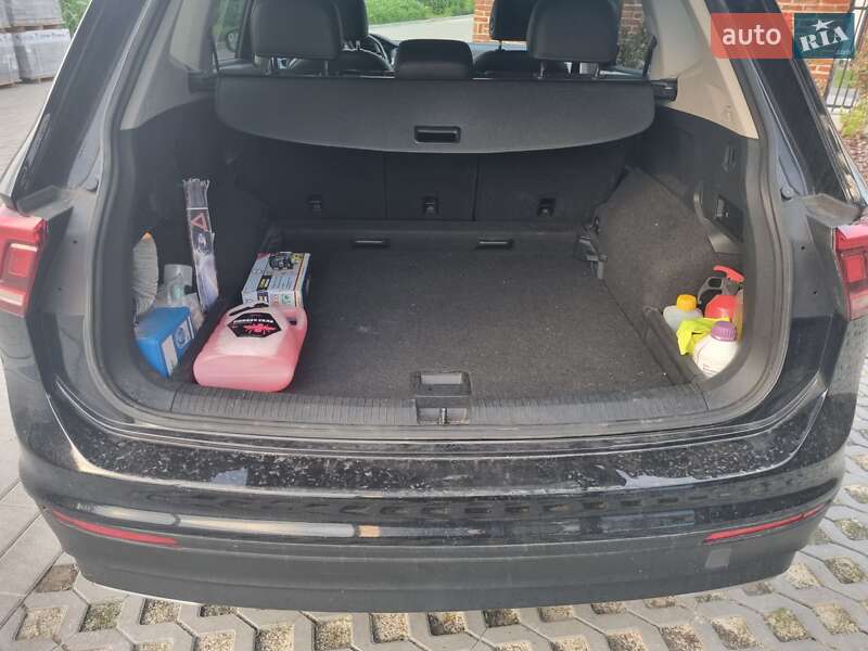 Внедорожник / Кроссовер Volkswagen Tiguan 2017 в Львове