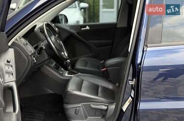 Позашляховик / Кросовер Volkswagen Tiguan 2016 в 