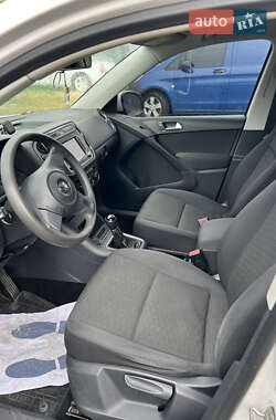 Позашляховик / Кросовер Volkswagen Tiguan 2013 в 
