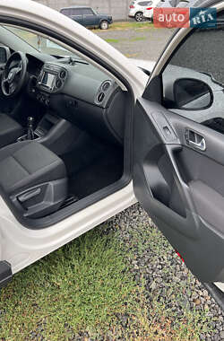 Позашляховик / Кросовер Volkswagen Tiguan 2013 в 