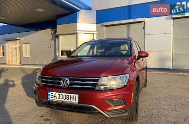 Внедорожник / Кроссовер Volkswagen Tiguan 2017 в Новоукраинке