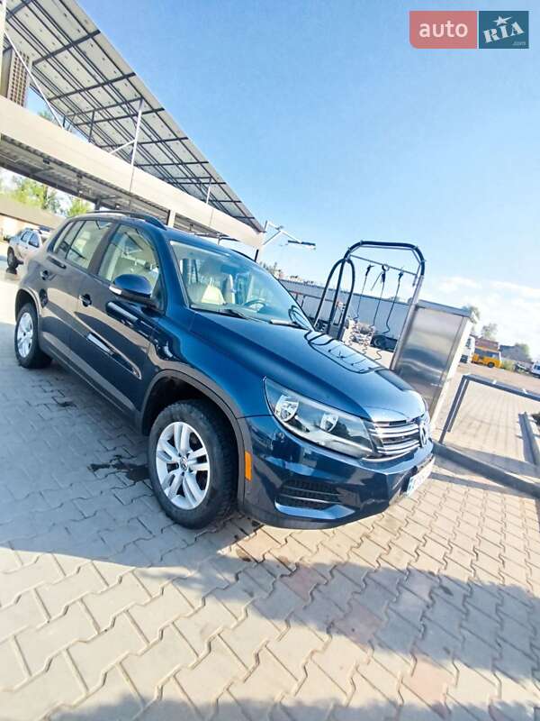 Внедорожник / Кроссовер Volkswagen Tiguan 2016 в 