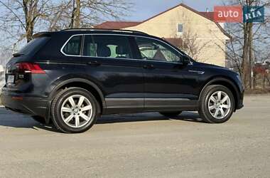 Внедорожник / Кроссовер Volkswagen Tiguan 2016 в 