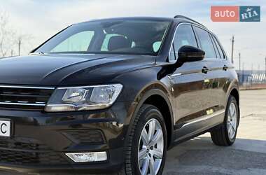 Внедорожник / Кроссовер Volkswagen Tiguan 2016 в 