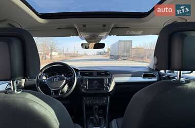 Внедорожник / Кроссовер Volkswagen Tiguan 2016 в 