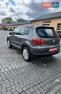 Позашляховик / Кросовер Volkswagen Tiguan 2016 в 