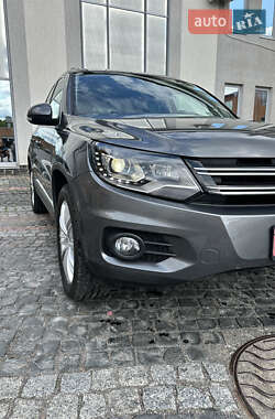 Позашляховик / Кросовер Volkswagen Tiguan 2016 в 