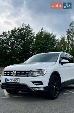 Внедорожник / Кроссовер Volkswagen Tiguan 2017 в Киеве