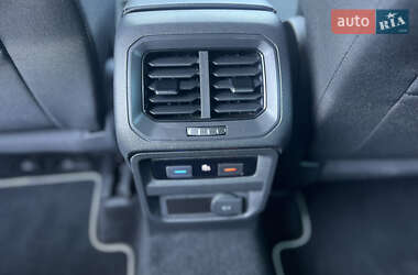 Внедорожник / Кроссовер Volkswagen Tiguan 2018 в 