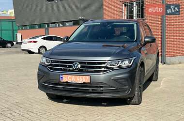 Внедорожник / Кроссовер Volkswagen Tiguan 2023 в Львове