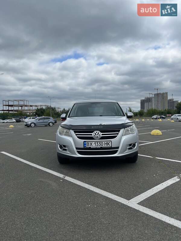 Внедорожник / Кроссовер Volkswagen Tiguan 2010 в Киеве