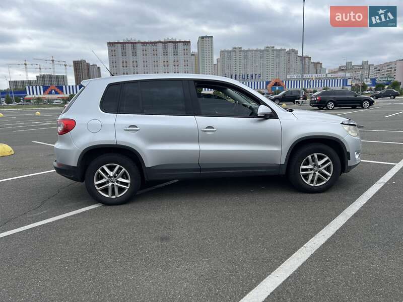 Внедорожник / Кроссовер Volkswagen Tiguan 2010 в Киеве