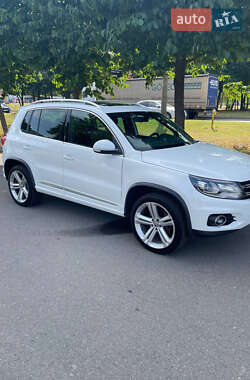 Внедорожник / Кроссовер Volkswagen Tiguan 2014 в 