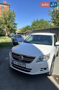 Позашляховик / Кросовер Volkswagen Tiguan 2010 в Харкові